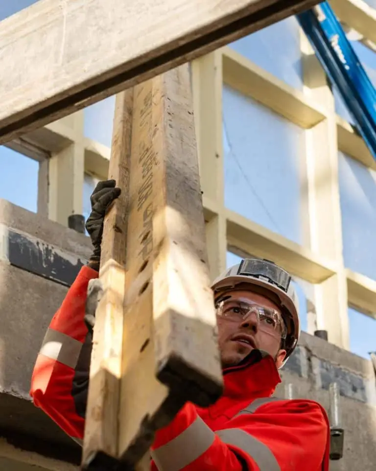 Portrait collaborateur en situation, photographie de chantier à Rouen : reportage technique en milieu de construction